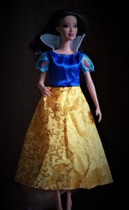 Schneewittchen-Barbie-Kleid-1.jpg